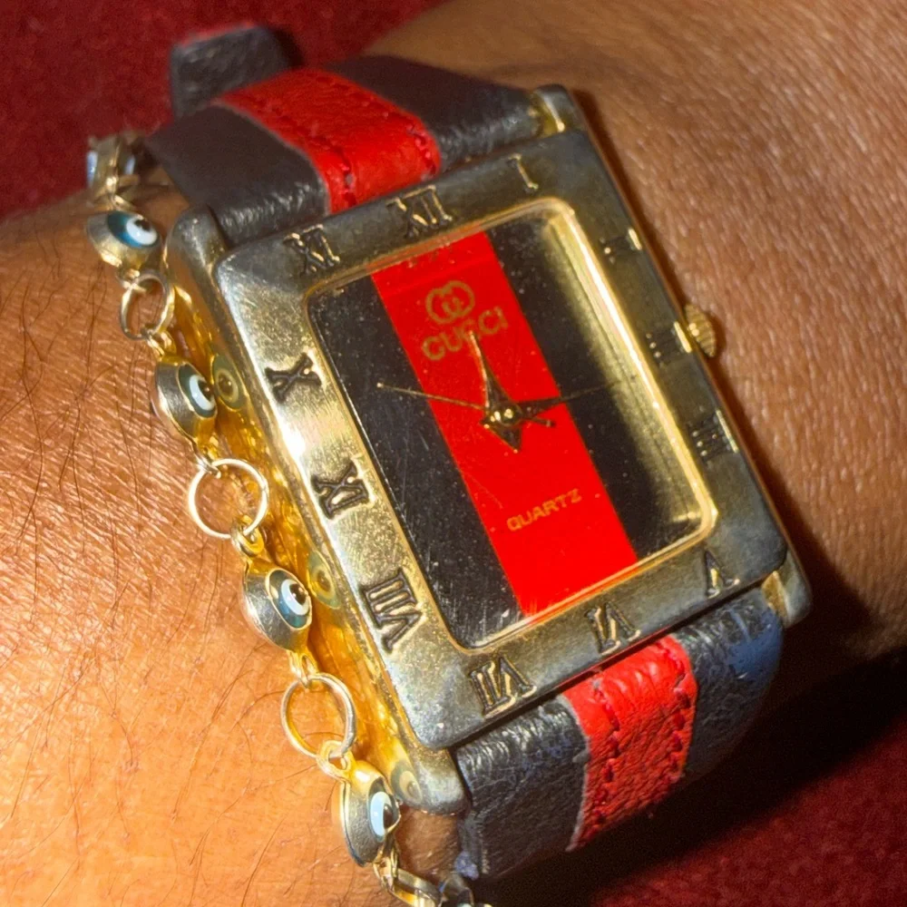 Gucci Blue and Red leather 9000L vintage Watch
